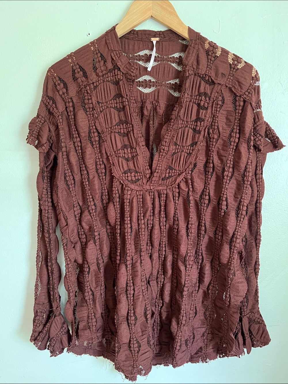 Free people Women's blouse with ruffled shoulders